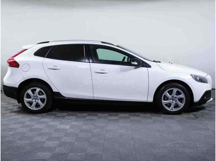 Volvo V40 II